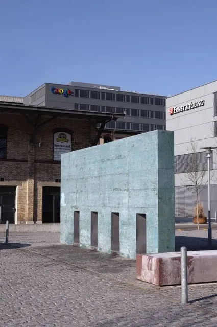 L'extérieur du bâtiment
