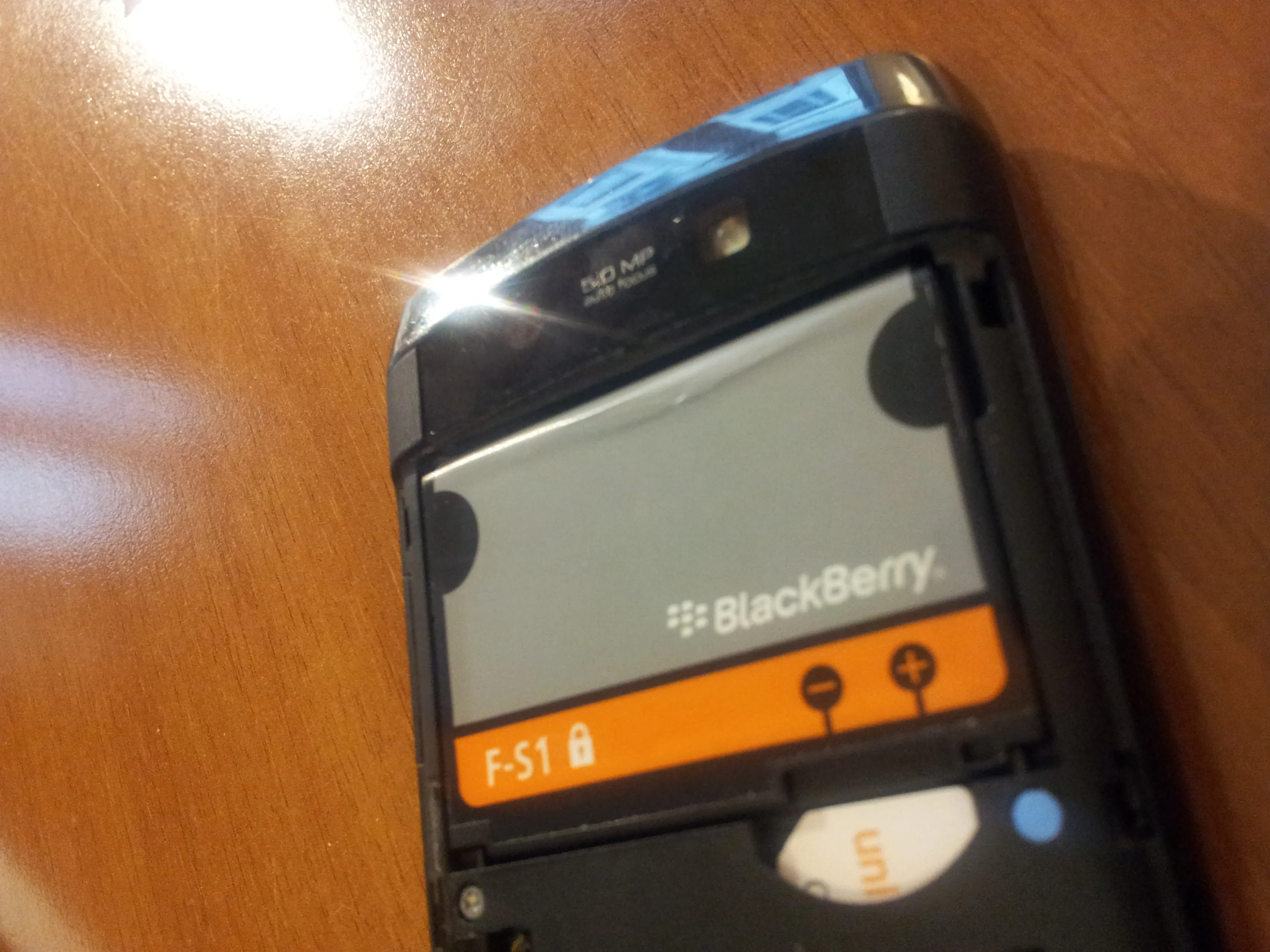 Messieurs les fabricants de smartphones n'oubliez pas la batterie? — photo 1